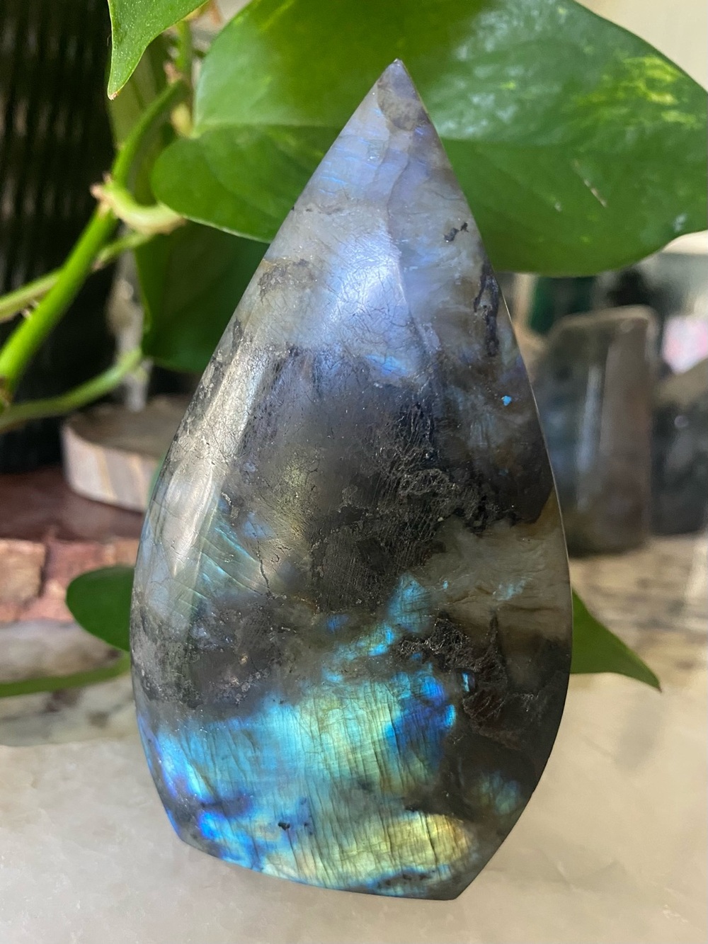Peep these pics✨ Labradorite Teardrop 4”